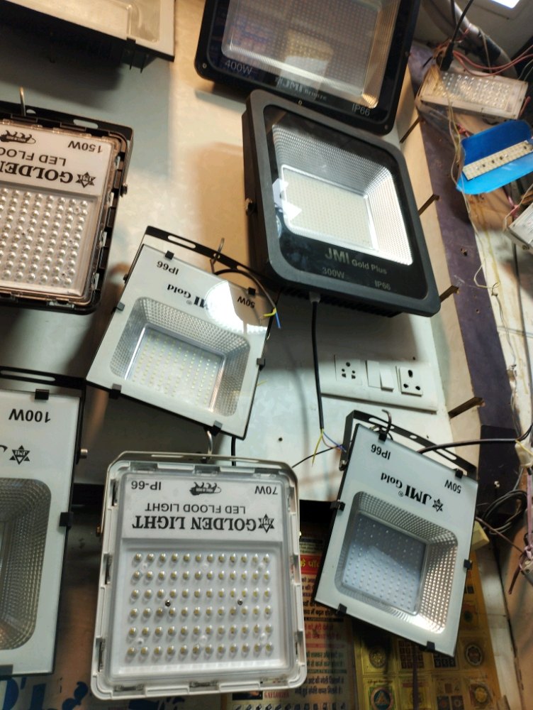 Street, Flood and Commercial Lights