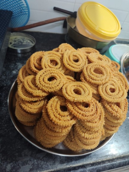 Chakali, Chivda, Namkin Pare ,Mathri,Laddo, AnarseChirote,Mava gujiya