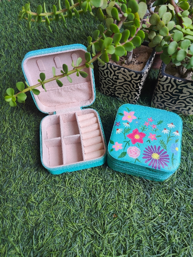 Handpainted jewellery organiser 