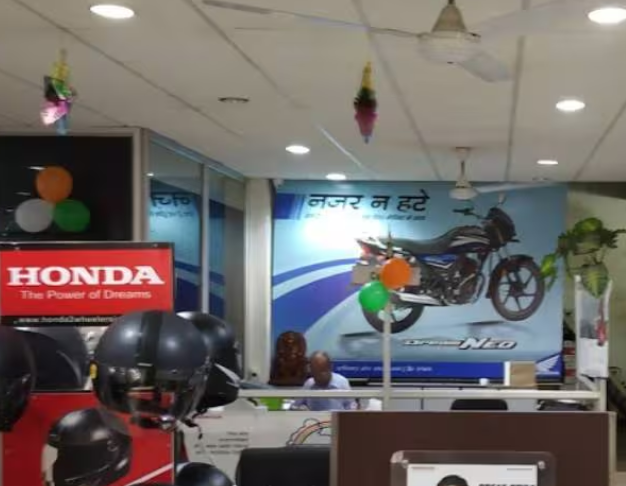 Motorcycle Dealer showcasing Honda CB Unicorn motorcycles, selling essential motorcycle and automobile parts, and providing expert maintenance services.
