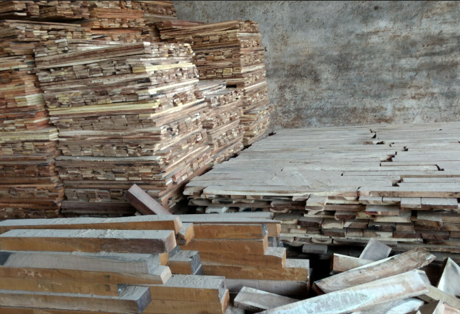 wooden products such as pallets, cable drums, sawdust, teak wood, babool wood, and related items like LRPC strands.