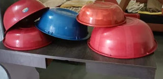  plastic tub, plastic basket & plastic stool 