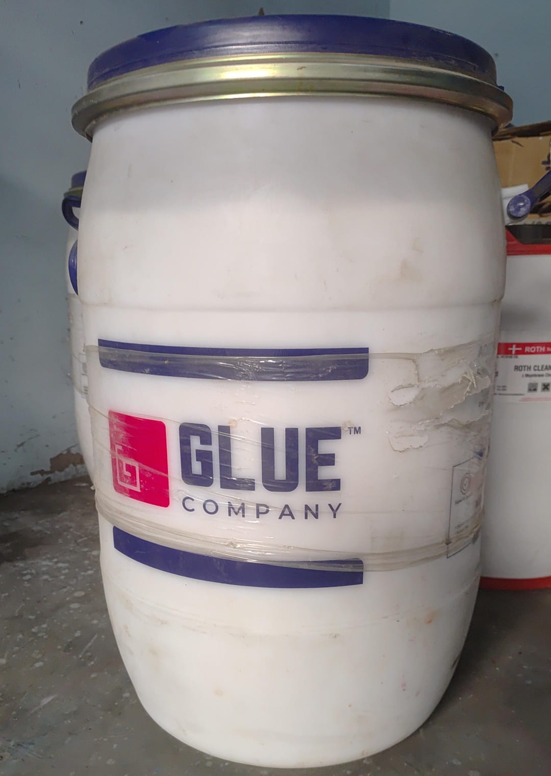 Adhesive for paper and wood pasting