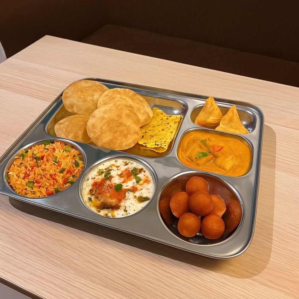 Steel Compartment Rectangular Plate 6 in 1, Lunch Plate, SAIL SALEM Compartment Plate, Steel Authority of India Ltd.,304 Grade Stainless Steel Plate, Sturdy & Crack Free Compartment Plate, 6 Compartment Plate