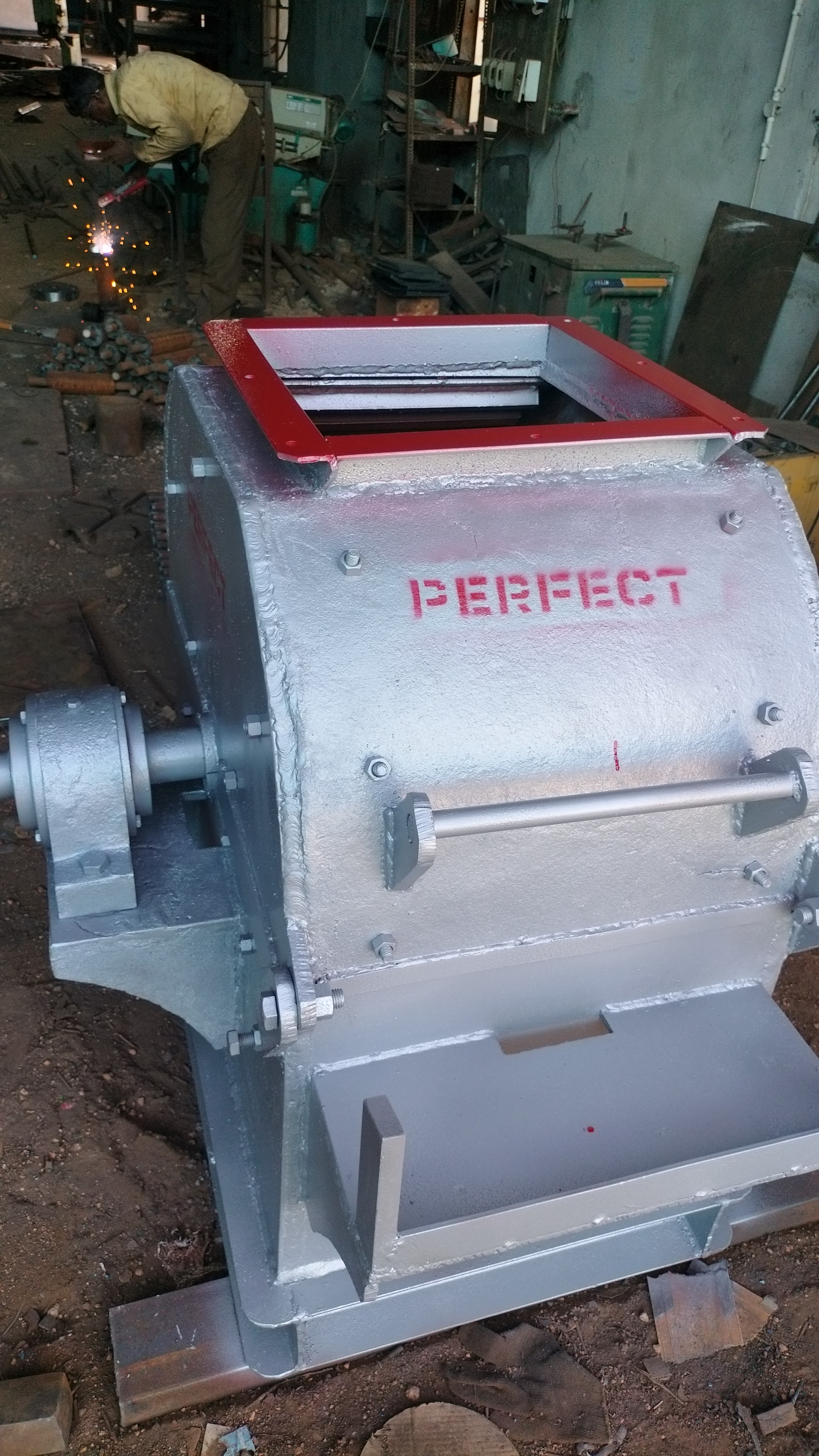 LUMP CRUSHER FOR PLASTER OF PARIS AND OTHER CLAY CRUSHING