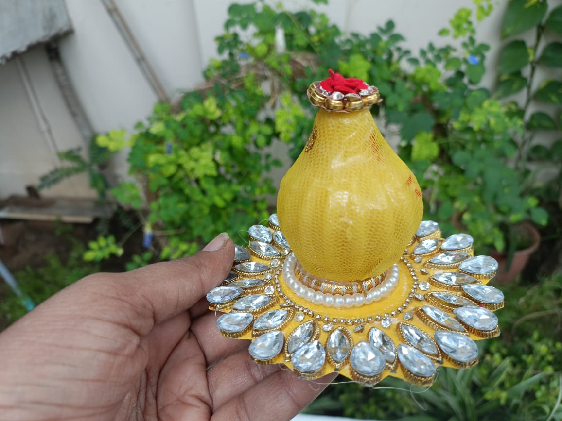 decorative Nariyal
