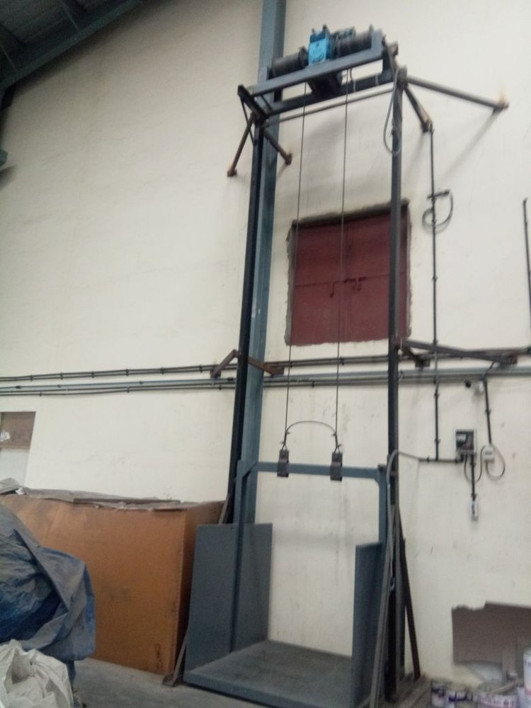 Factory Goods Lift
