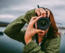 PHOTOGRAPHER 