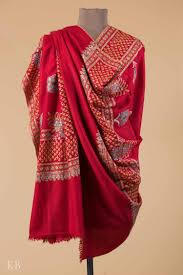 SHAWLS 